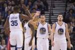 杨毅：NBA要争冠中距离必不可少 水花有这个武器只是不常用而已