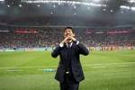 3-0击败玻利维亚后，日本队球员集体向执教100场的森保一送上祝福